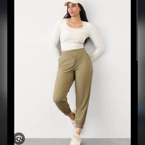 NWT Athleta Brooklyn Joggers Size 12